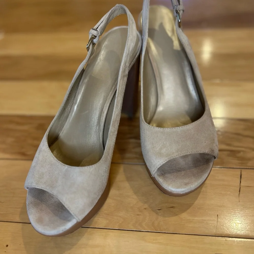 Stuart Weitzman block quickly